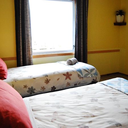 Surat Bay Lodge By The Sea/Backpackers Hostel Owaka Εξωτερικό φωτογραφία