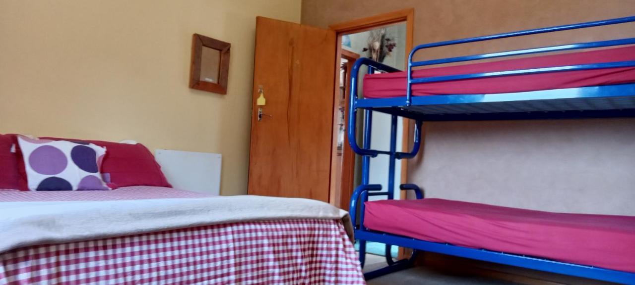 Surat Bay Lodge By The Sea/Backpackers Hostel Owaka Εξωτερικό φωτογραφία