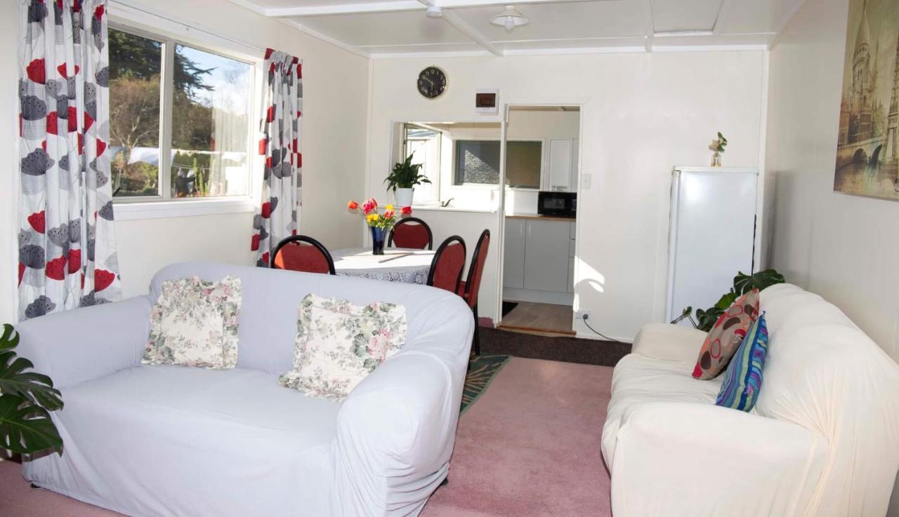Surat Bay Lodge By The Sea/Backpackers Hostel Owaka Εξωτερικό φωτογραφία